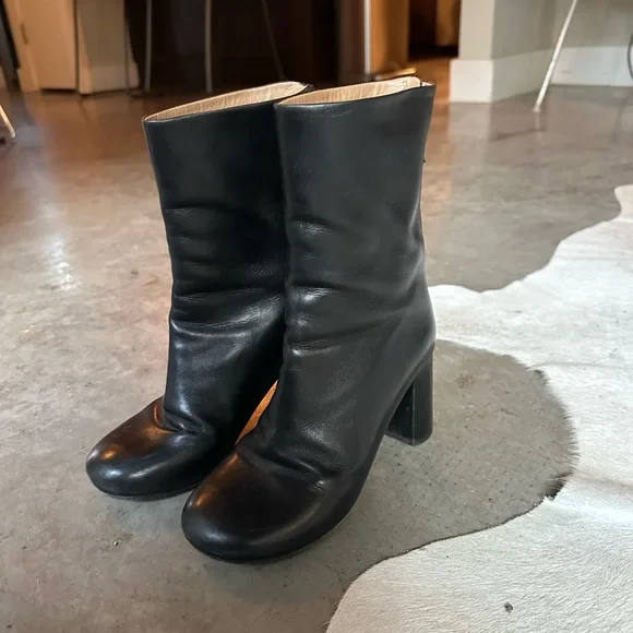 Chloe - leather round toe ankle boots